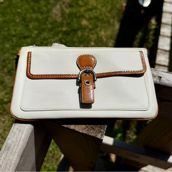 Coach Vintage Large Hampton Leather Buckle Front Wristlet Clutch Wallet - Picture 1 of 8